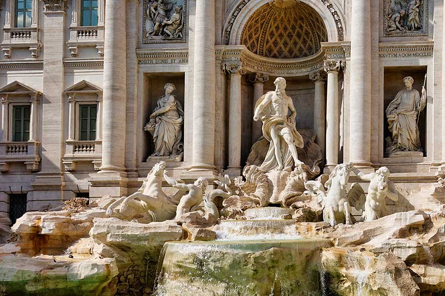 Trevi çeşmesi; aşk çeşmesi Roma'da bulunan bir çeşme.