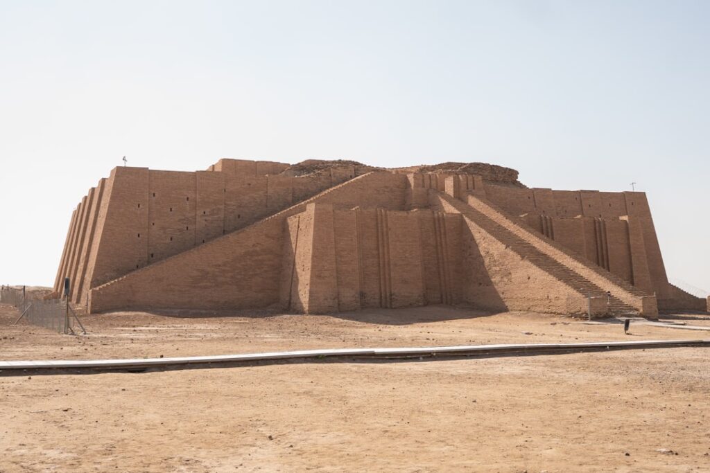 Ziggurat tapinagi ornegi