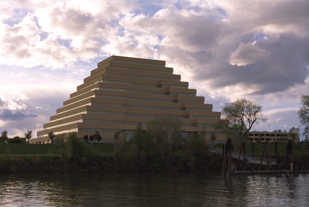  Sacramento Ziggurat Binası 